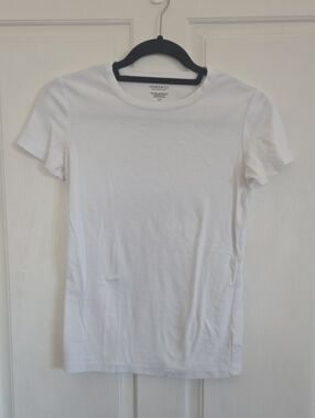 Jones & Co. Women's White Crewneck Short Sleeve Tee